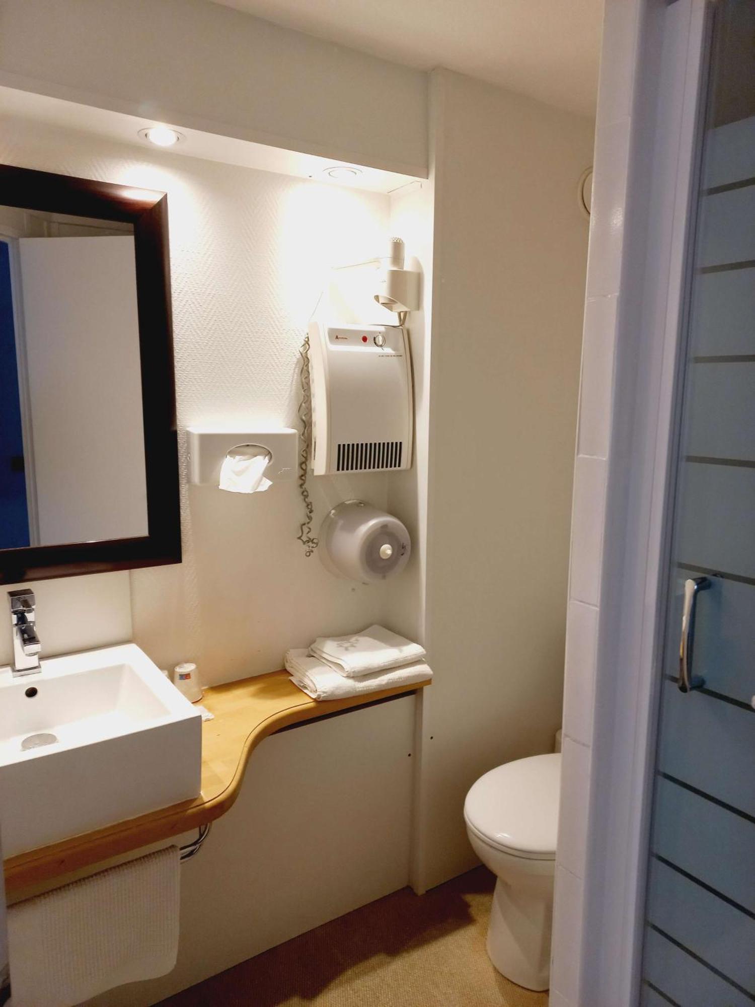 Brit Hotel Le Kerotel Lorient Buitenkant foto